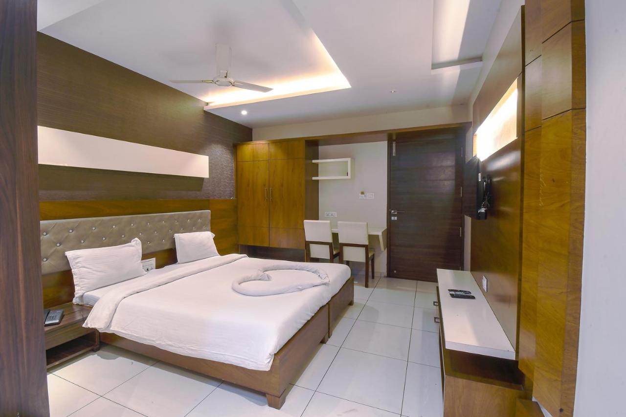 Hotel Ravikiran Kolhapur Εξωτερικό φωτογραφία